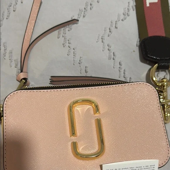 Marc Jacobs Pink and Gold Crossbody Bag with Gold Accents - Picture 3 of 10